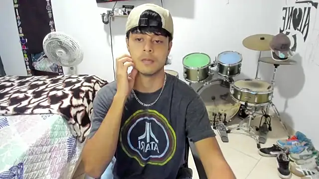 Zack falcon online show from 10-28-25, 03:43