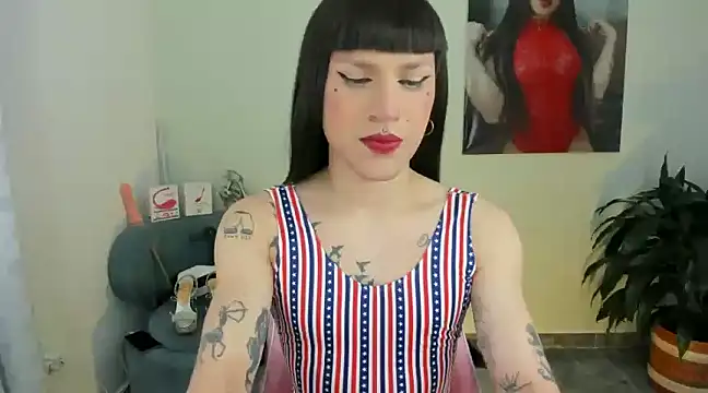 Snapshot of queenramoona-hot chatting on 01-15-25, 09:30 queenramoona-hot online show from 01-15-25, 09:30