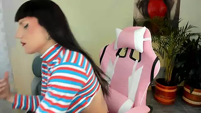 Snapshot of queenramoona-hot chatting on 03-05-25, 08:10 queenramoona-hot online show from 03-05-25, 08:10