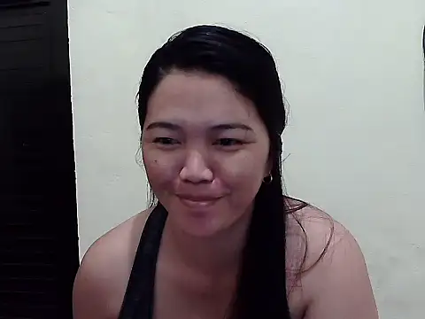 Snapshot of Pinnay chatting on 05-16-26, 04:39 Pinnay online show from 05-16-26, 04:39