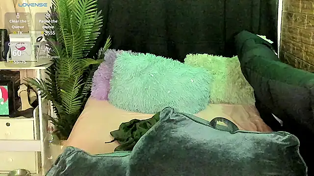 Snapshot of Horny_Sassy chatting on 03-03-25, 06:15 Horny Sassy online show from 03-03-25, 06:15