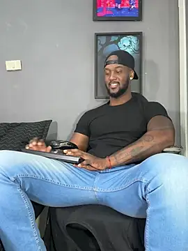 Snapshot of blackdrey18 chatting on 02-26-25, 01:41 blackdrey18 online show from 02-26-25, 01:41