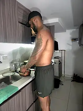 Snapshot of blackdrey18 chatting on 09-19-25, 01:56 blackdrey18 online show from 09-19-25, 01:56