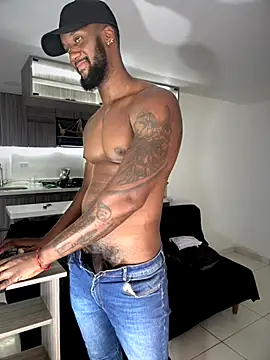 Snapshot of blackdrey18 chatting on 09-24-25, 01:25 blackdrey18 online show from 09-24-25, 01:25