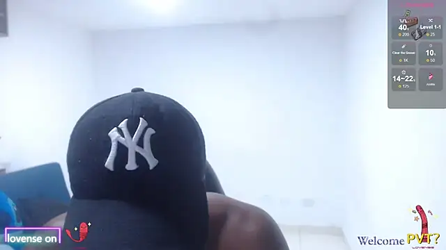 Snapshot of blackdrey18 chatting on 10-15-25, 01:39 blackdrey18 online show from 10-15-25, 01:39