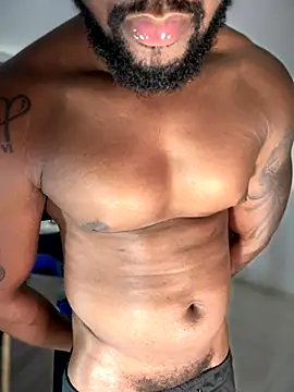 Snapshot of blackdrey18 chatting on 10-15-25, 01:44 blackdrey18 online show from 10-15-25, 01:44