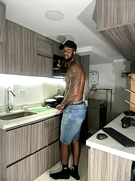 Snapshot of blackdrey18 chatting on 10-22-25, 01:55 blackdrey18 online show from 10-22-25, 01:55