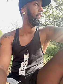 Snapshot of blackdrey18 chatting on 10-28-25, 12:52 blackdrey18 online show from 10-28-25, 12:52