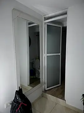 Snapshot of blackdrey18 chatting on 11-21-25, 12:10 blackdrey18 online show from 11-21-25, 12:10