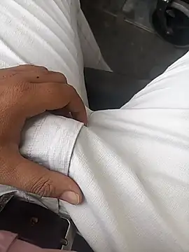 Snapshot of witchhunter1 chatting on 11-04-25, 01:27 witchhunter1 online show from 11-04-25, 01:27