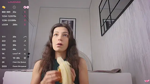 Anna Lewis online show from 04-01-26, 06:47