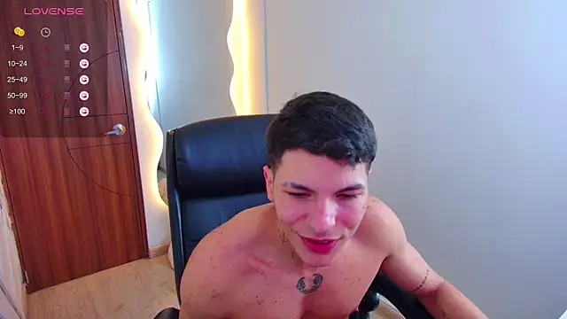 Snapshot of harrisoncuper chatting on 11-21-25, 09:35 harrisoncuper online show from 11-21-25, 09:35