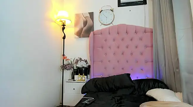 Snapshot of Arkangelxx chatting on 02-17-25, 05:43 Arkangelxx online show from 02-17-25, 05:43