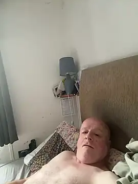 Snapshot of locallad88 chatting on 10-14-25, 08:04 locallad88 online show from 10-14-25, 08:04