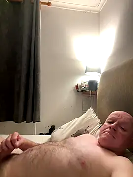 Snapshot of locallad88 chatting on 10-25-25, 11:10 locallad88 online show from 10-25-25, 11:10