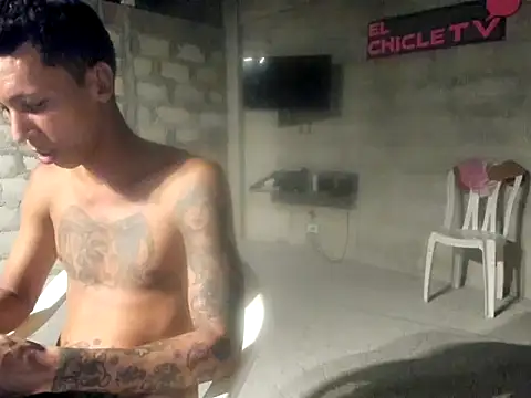 Snapshot of EL-CHICLE-TV chatting on 12-23-24, 04:01 EL-CHICLE-TV online show from 12-23-24, 04:01