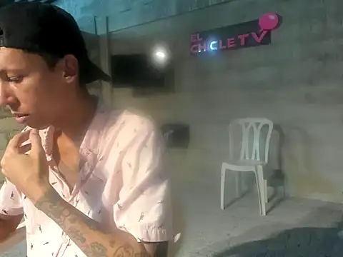 Snapshot of EL-CHICLE-TV chatting on 01-04-25, 02:25 EL-CHICLE-TV online show from 01-04-25, 02:25