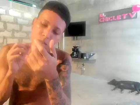Snapshot of EL-CHICLE-TV chatting on 01-28-25, 08:15 EL-CHICLE-TV online show from 01-28-25, 08:15