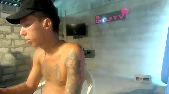 Snapshot of EL-CHICLE-TV chatting on 02-05-25, 11:06 EL-CHICLE-TV online show from 02-05-25, 11:06