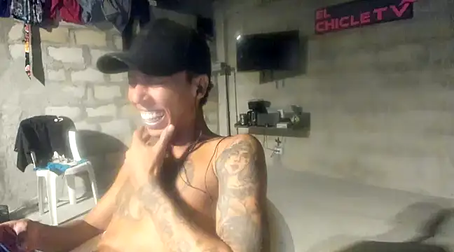 Snapshot of EL-CHICLE-TV chatting on 02-12-25, 07:13 EL-CHICLE-TV online show from 02-12-25, 07:13