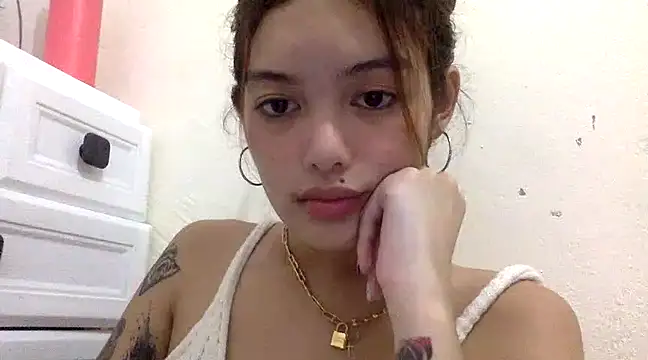 Snapshot of AlexandraMooree chatting on 02-23-25, 01:53 AlexandraMooree online show from 02-23-25, 01:53