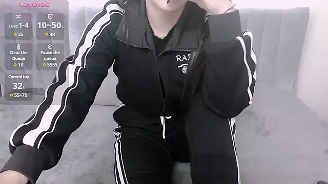 Snapshot of kichigirl chatting on 03-05-25, 02:03 kichigirl online show from 03-05-25, 02:03