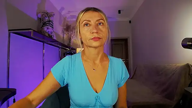 ZoeGrant online show from 10-13-25, 05:35