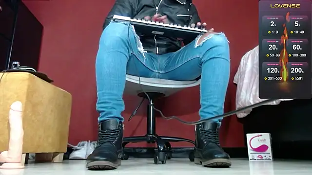 TomLover 12 online show from 02-10-25, 11:57