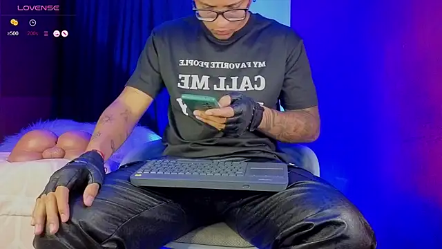 TomLover 12 online show from 10-05-25, 11:35