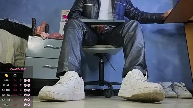 TomLover 12 online show from 02-24-26, 02:15