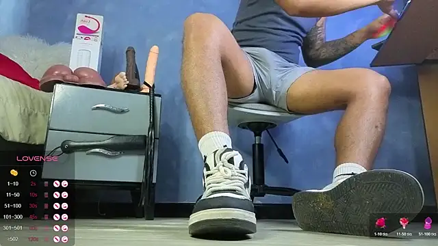 TomLover 12 online show from 04-18-26, 02:21