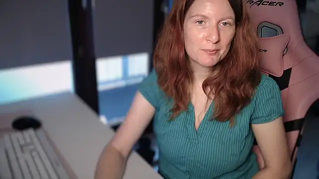 Snapshot of Exotic-Desire chatting on 10-07-25, 08:00 Exotic-Desire online show from 10-07-25, 08:00