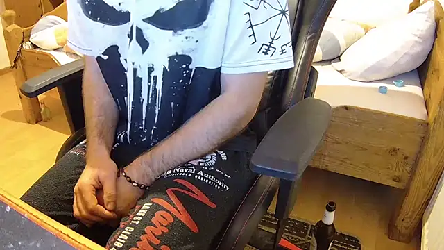 Snapshot of KmlBI26 chatting on 10-29-25, 07:10 KmlBI26 online show from 10-29-25, 07:10