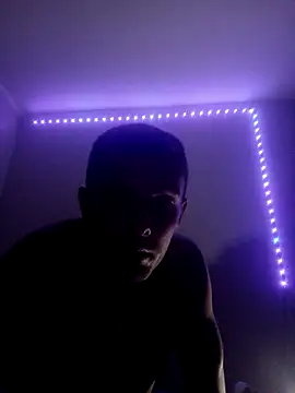 liderek83 online show from 10-31-25, 01:17