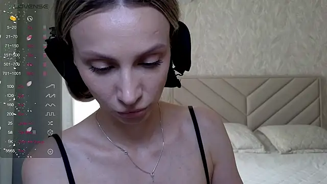 Snapshot of Alice_Wonders chatting on 06-17-26, 07:00 Alice Wonders online show from 06-17-26, 07:00