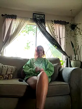 Snapshot of ClumsyLink chatting on 10-17-25, 12:25 ClumsyLink online show from 10-17-25, 12:25