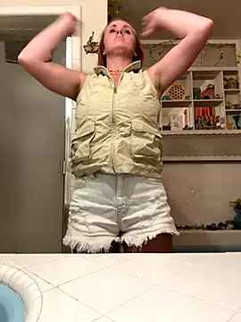 Snapshot of ClumsyLink chatting on 10-20-25, 05:30 ClumsyLink online show from 10-20-25, 05:30