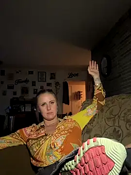 Snapshot of ClumsyLink chatting on 11-01-25, 10:39 ClumsyLink online show from 11-01-25, 10:39