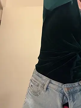 Snapshot of ClumsyLink chatting on 11-08-25, 10:08 ClumsyLink online show from 11-08-25, 10:08