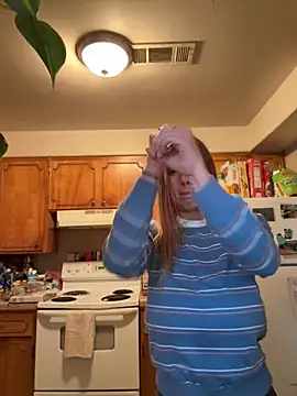 Snapshot of ClumsyLink chatting on 11-16-25, 04:34 ClumsyLink online show from 11-16-25, 04:34