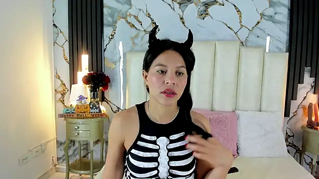 Snapshot of lulumars chatting on 10-28-25, 05:11 lulumars online show from 10-28-25, 05:11