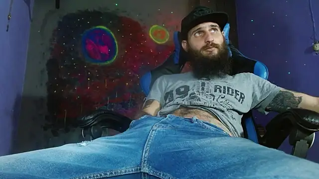 Snapshot of Tatted21xxx chatting on 02-18-25, 02:05 Tatted21xxx online show from 02-18-25, 02:05