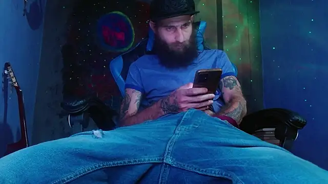 Snapshot of Tatted21xxx chatting on 02-27-25, 06:09 Tatted21xxx online show from 02-27-25, 06:09