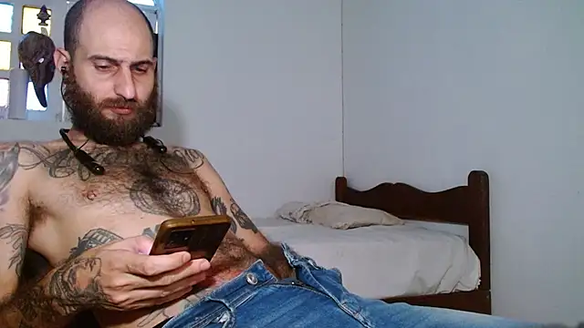 Snapshot of Tatted21xxx chatting on 09-22-25, 07:38 Tatted21xxx online show from 09-22-25, 07:38