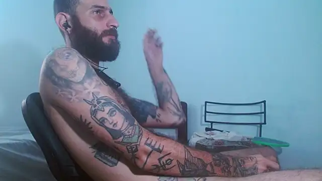 Snapshot of Tatted21xxx chatting on 09-27-25, 03:39 Tatted21xxx online show from 09-27-25, 03:39