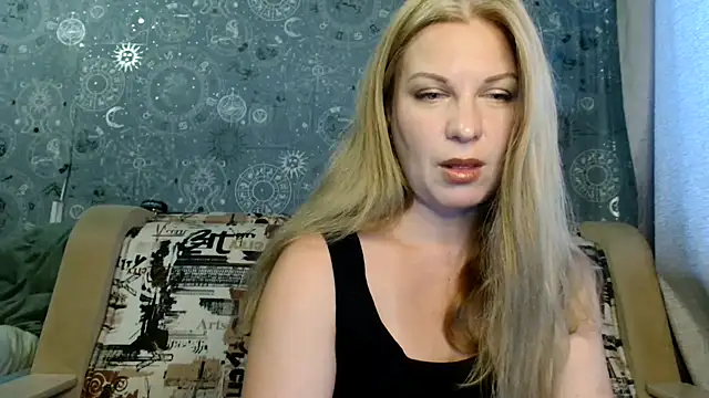 Snapshot of BlondeFox chatting on 07-23-26, 04:10 BlondeFox online show from 07-23-26, 04:10