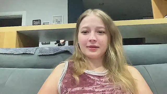 Snapshot of CharmingSarah chatting on 11-13-25, 05:34 CharmingSarah online show from 11-13-25, 05:34