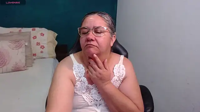 Snapshot of scaelettdubois chatting on 04-30-26, 02:18 scaelettdubois online show from 04-30-26, 02:18