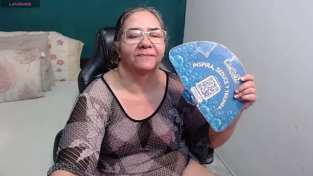 Snapshot of scaelettdubois chatting on 05-09-26, 02:50 scaelettdubois online show from 05-09-26, 02:50