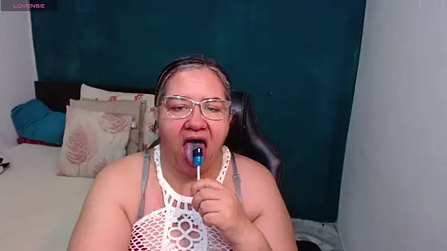 Snapshot of scaelettdubois chatting on 05-23-26, 12:16 scaelettdubois online show from 05-23-26, 12:16